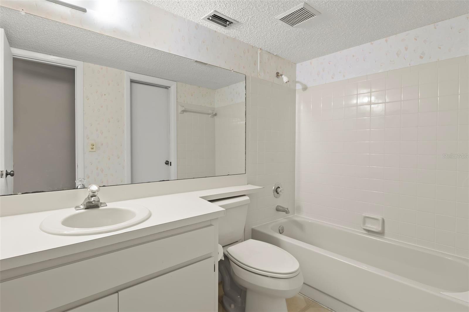 Image 22 of 27 For 476 Santa Cruz Place Ne B