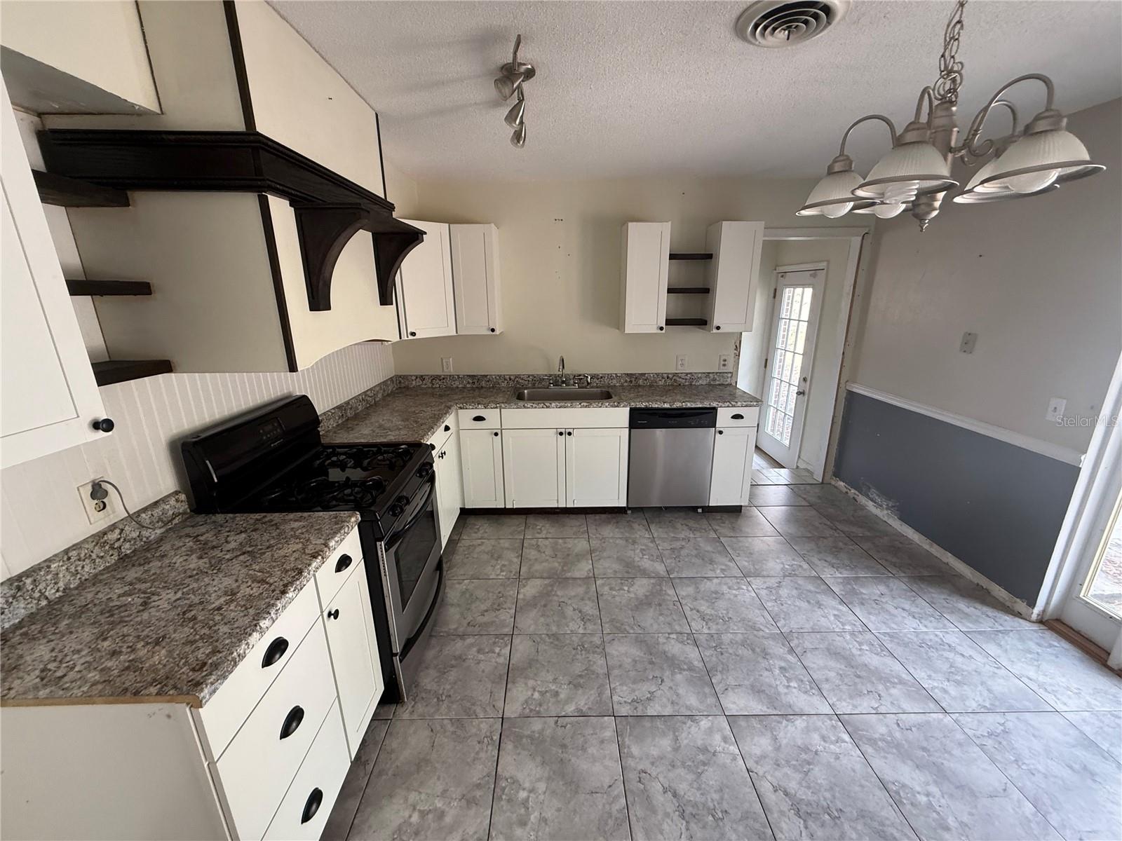 Image 13 of 26 For 801 9th Street Ne