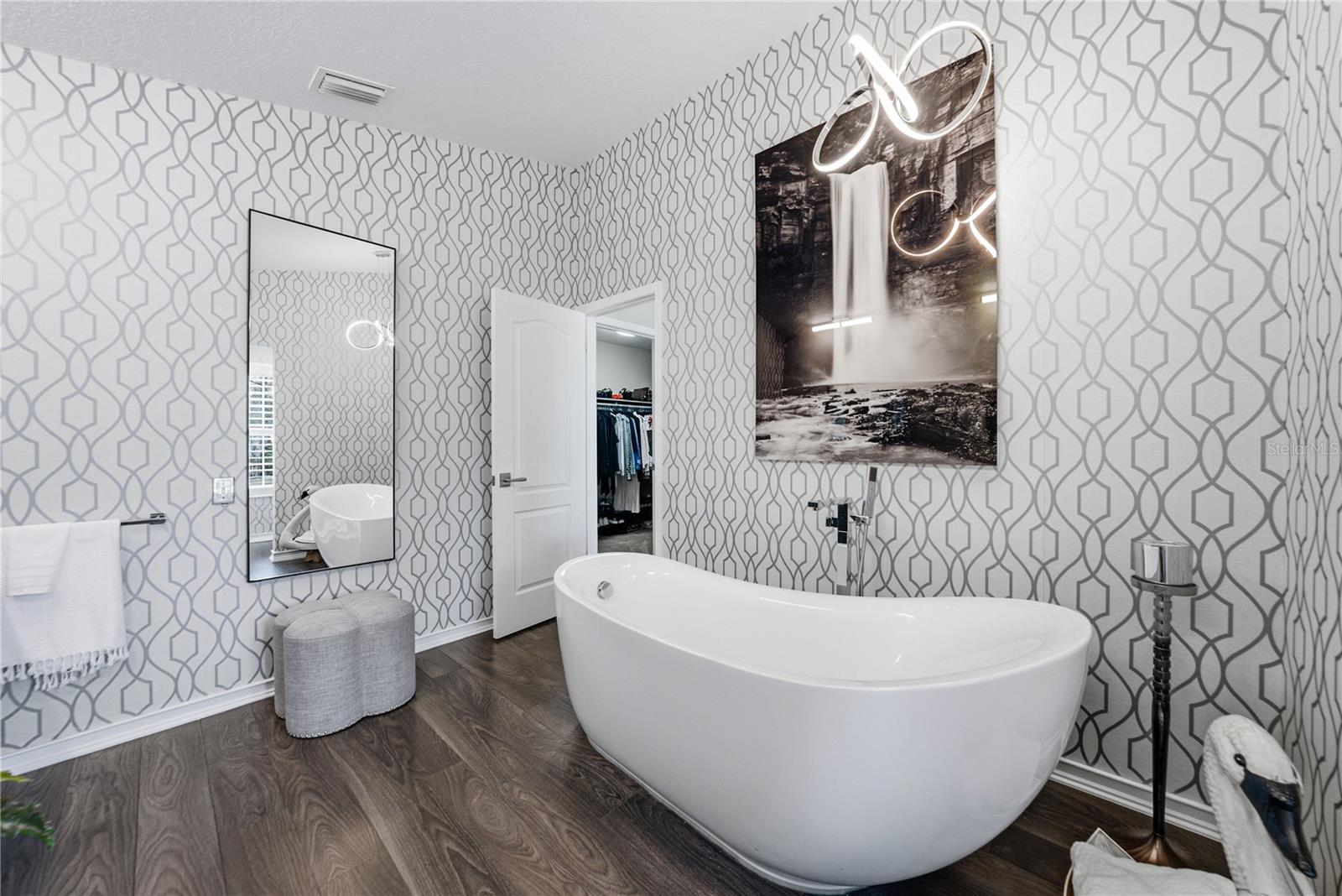 Image 37 of 100 For 8785 Ashworth Drive