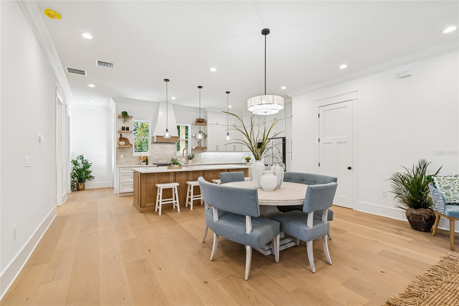 Listing photo id 12 for 1709 Henry Avenue