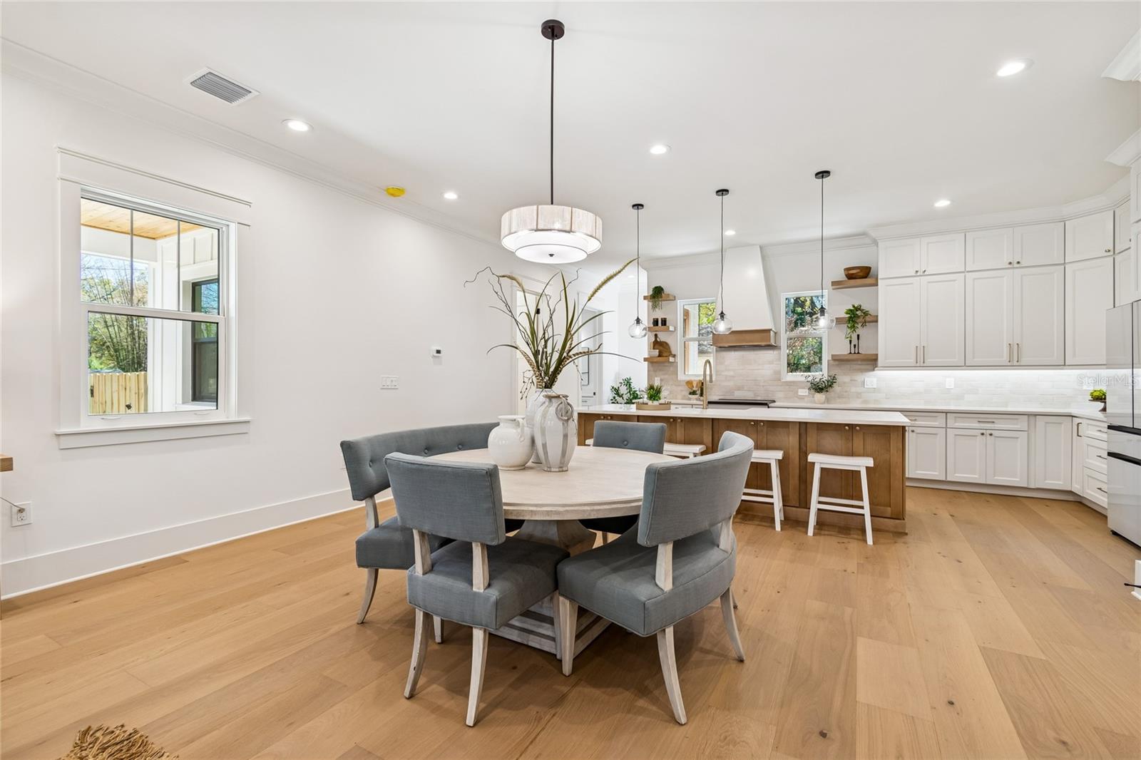 Listing photo id 14 for 1709 Henry Avenue