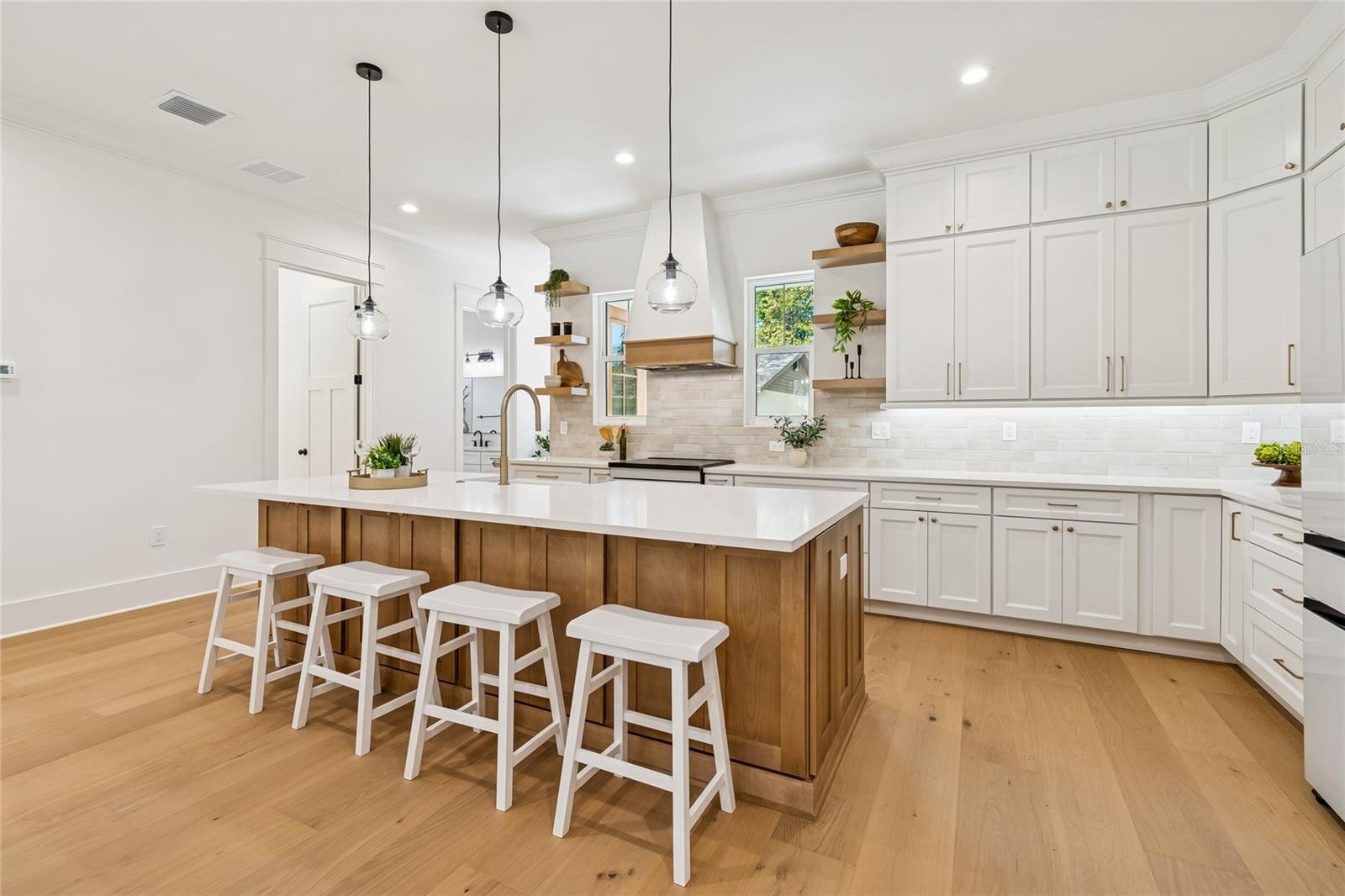 Listing photo id 18 for 1709 Henry Avenue