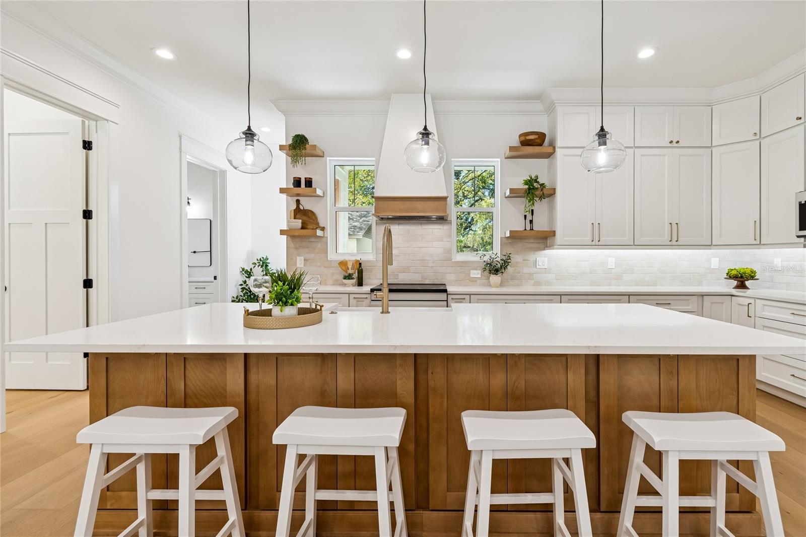 Listing photo id 19 for 1709 Henry Avenue