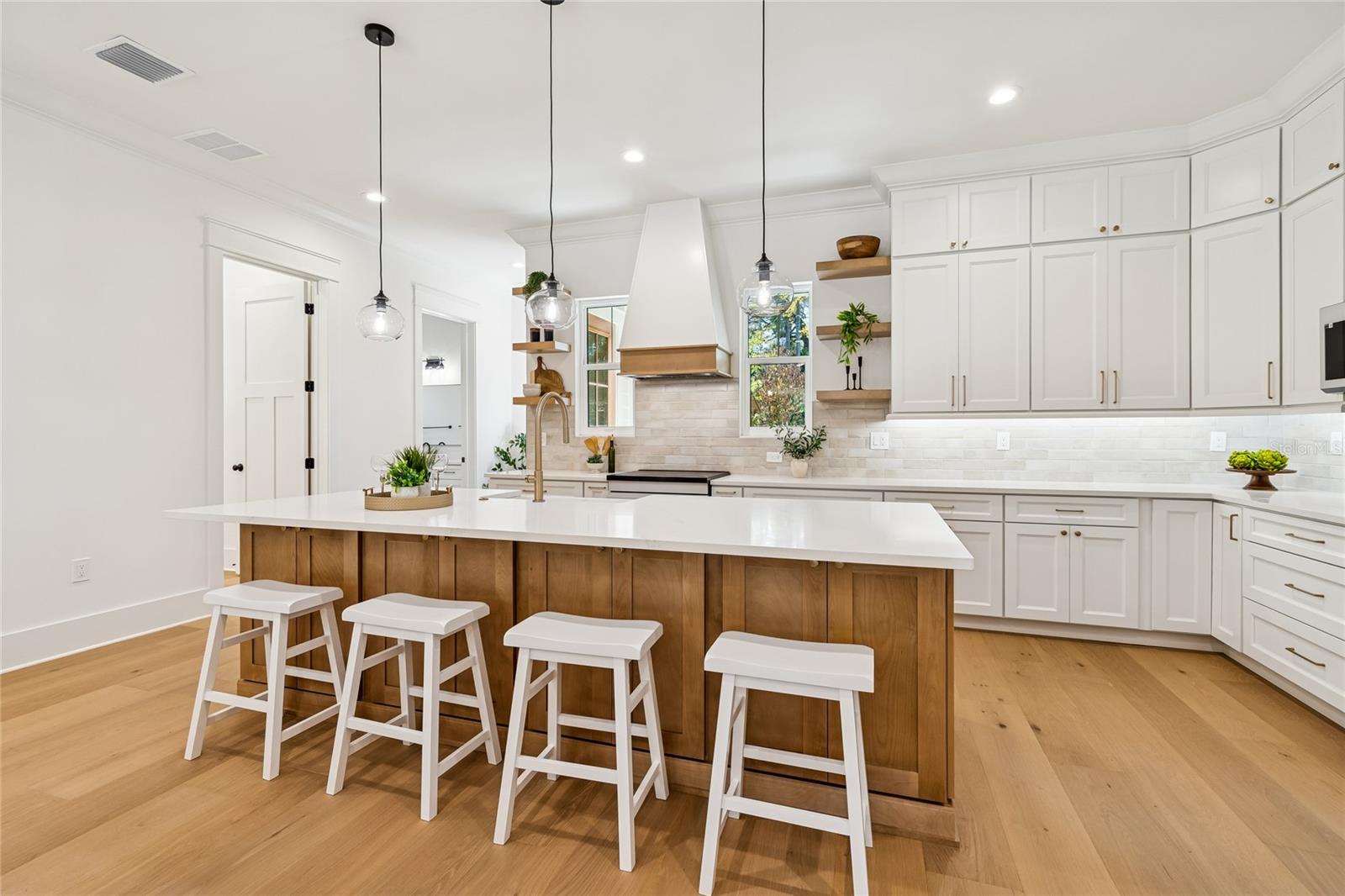 Listing photo id 20 for 1709 Henry Avenue