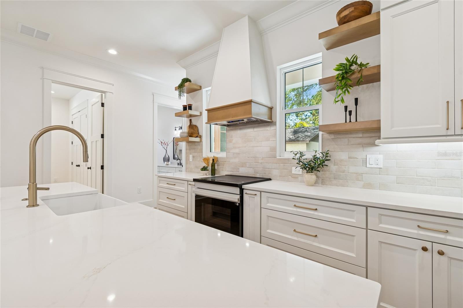 Listing photo id 21 for 1709 Henry Avenue