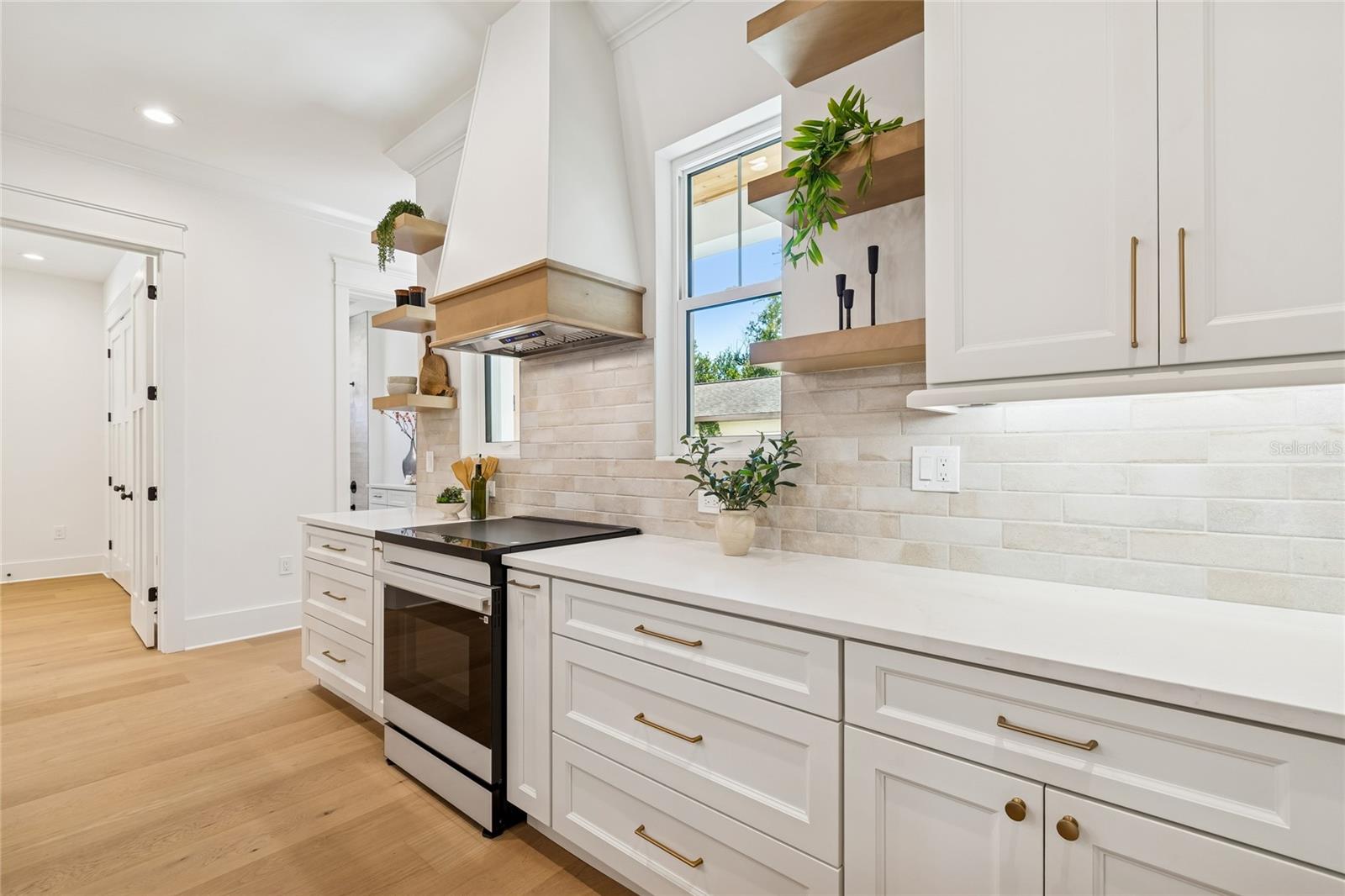 Listing photo id 22 for 1709 Henry Avenue