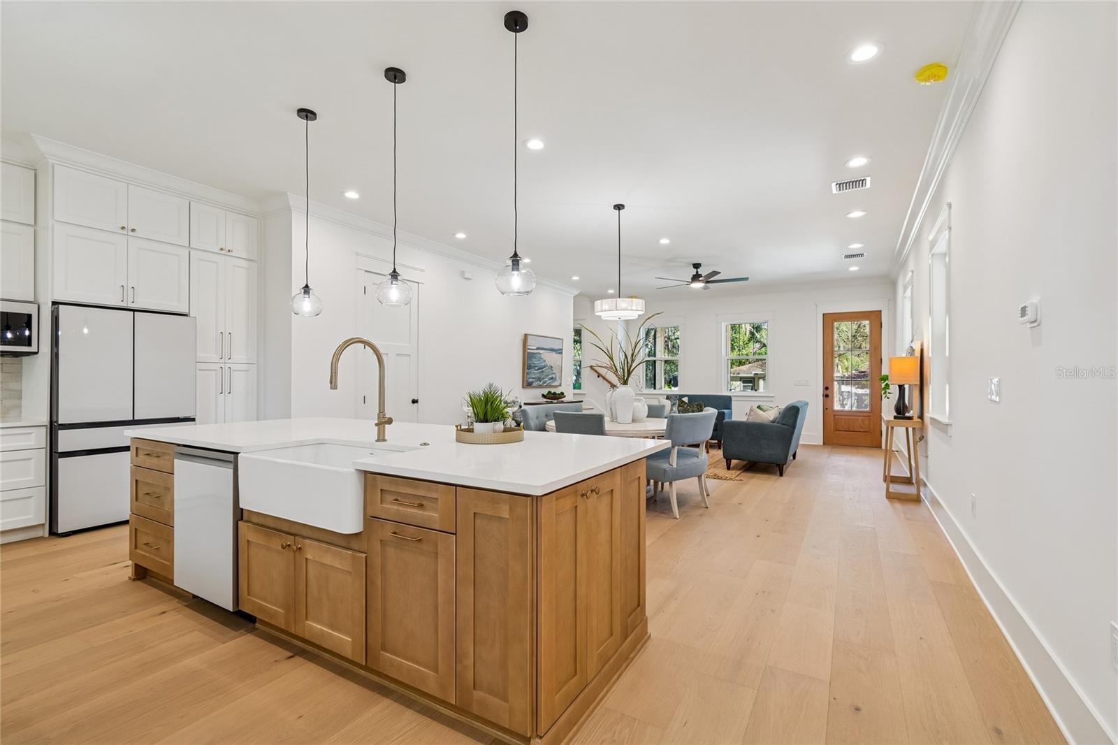 Listing photo id 24 for 1709 Henry Avenue