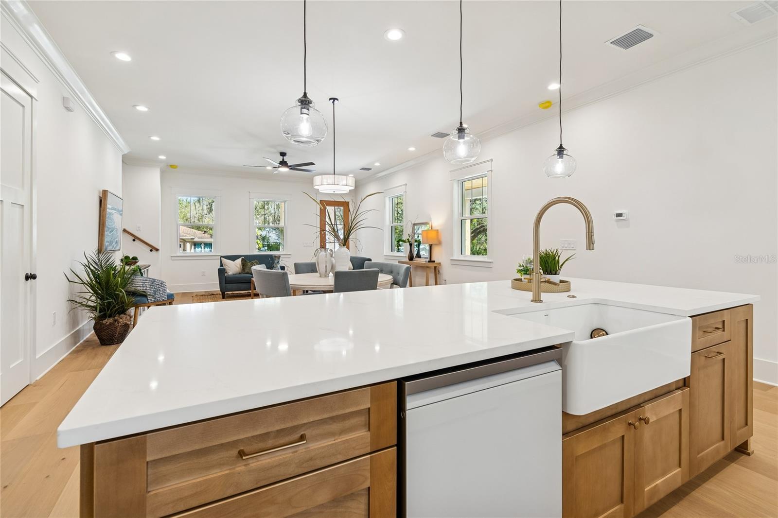 Listing photo id 26 for 1709 Henry Avenue