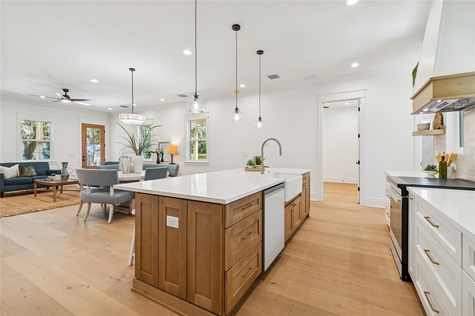 Listing photo id 27 for 1709 Henry Avenue