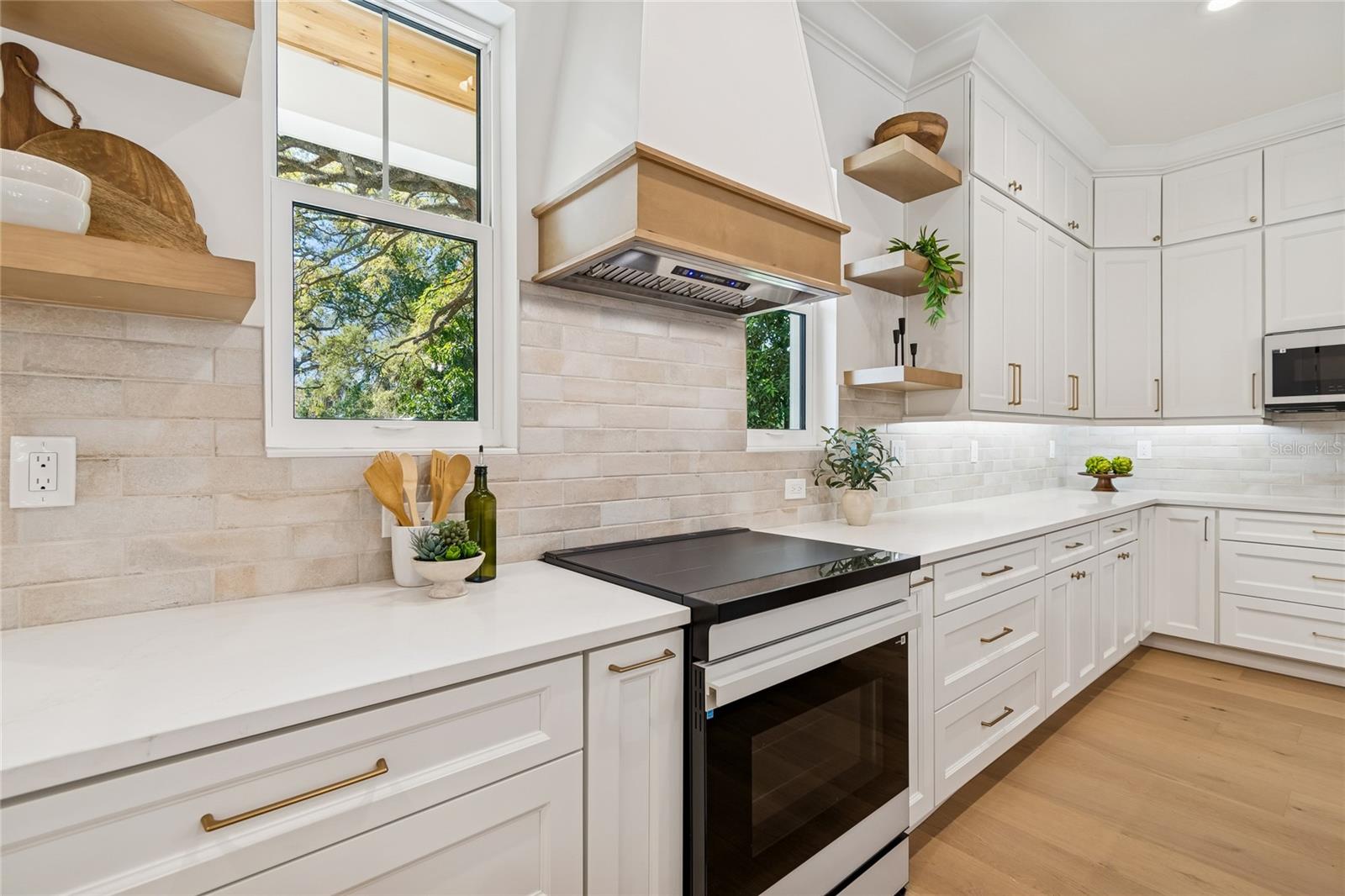 Listing photo id 28 for 1709 Henry Avenue