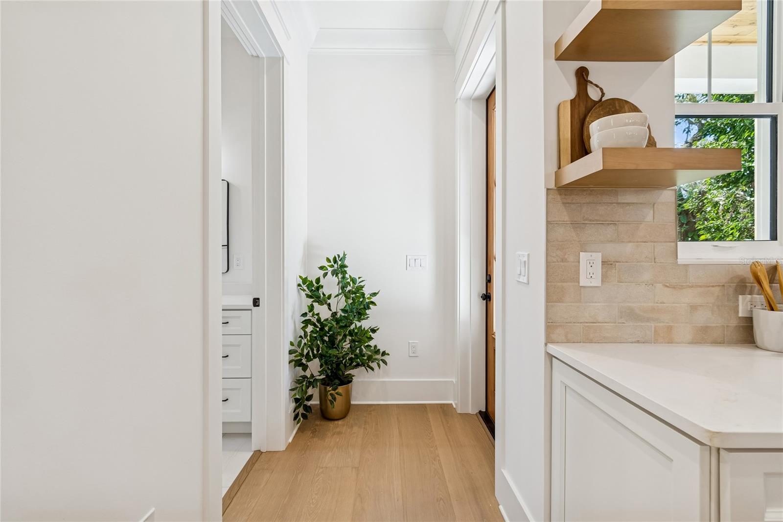 Listing photo id 29 for 1709 Henry Avenue