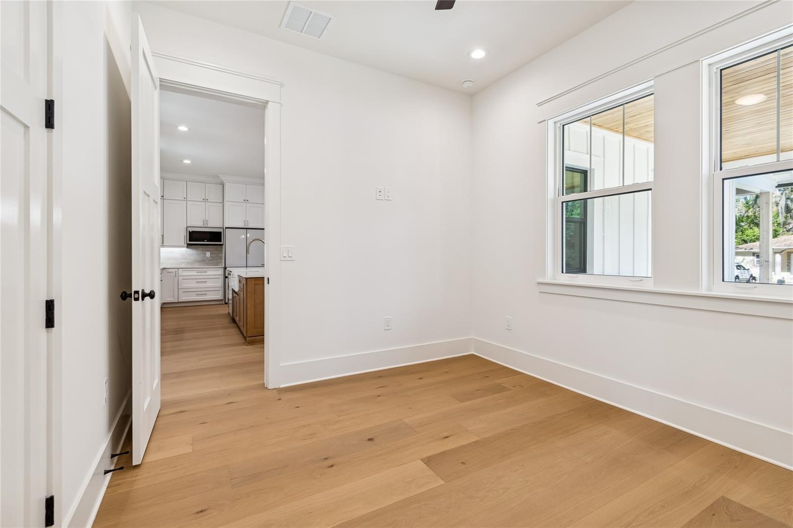 Listing photo id 31 for 1709 Henry Avenue