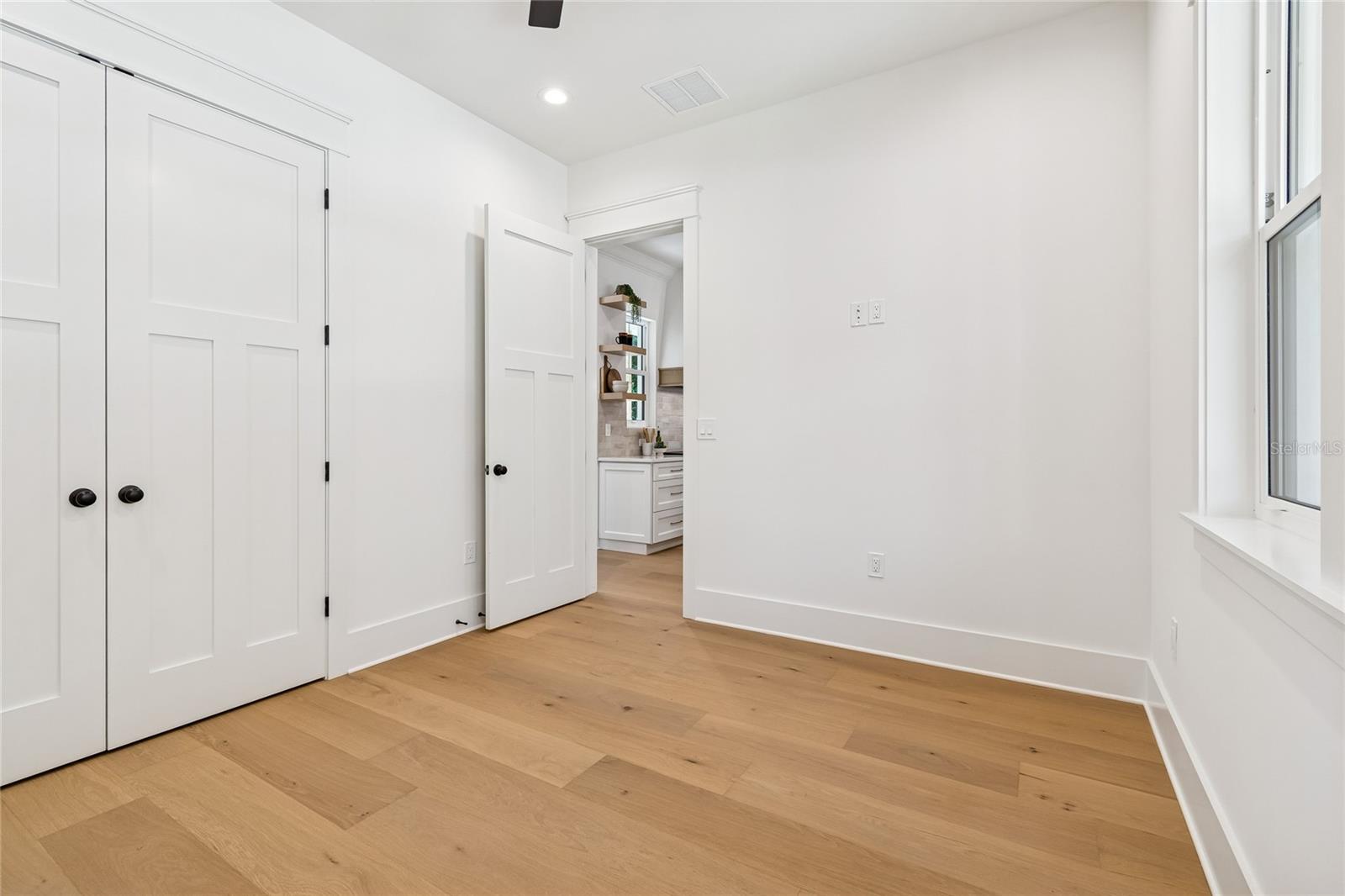 Listing photo id 32 for 1709 Henry Avenue