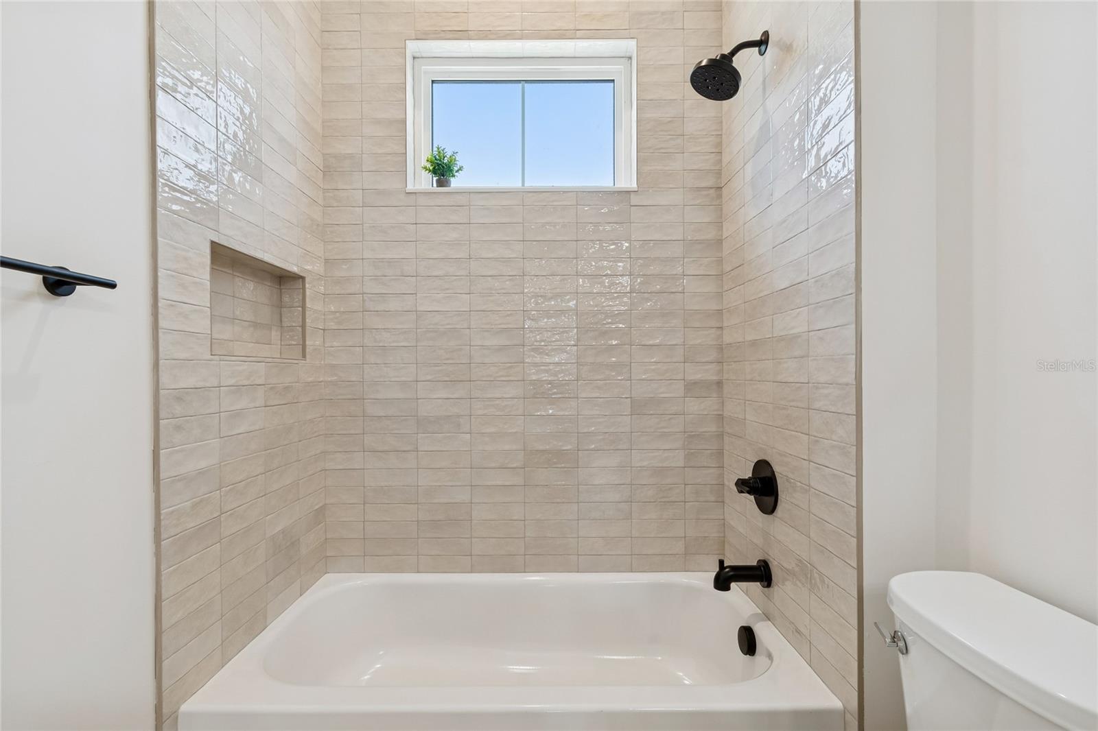 Listing photo id 35 for 1709 Henry Avenue