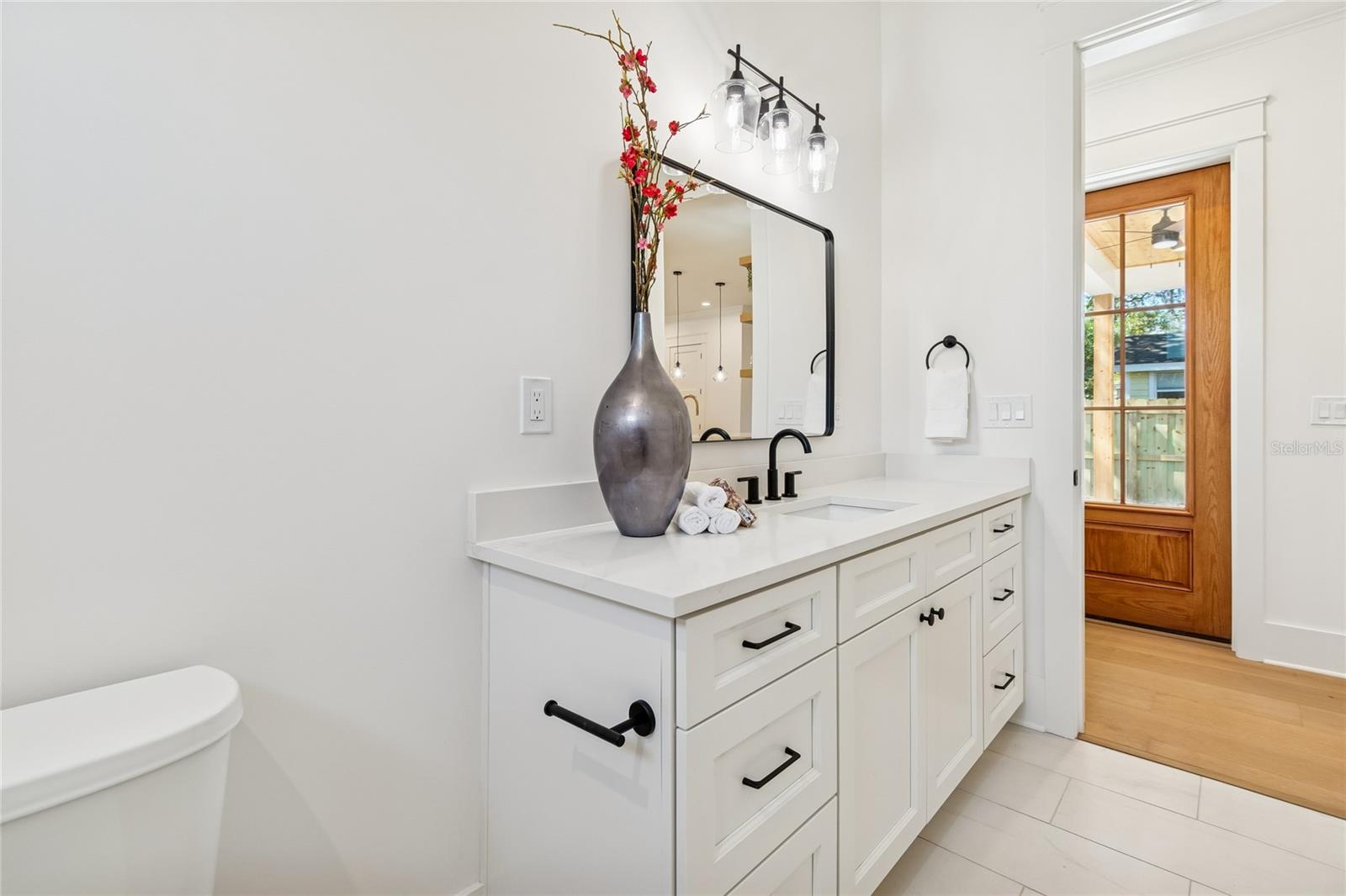 Listing photo id 36 for 1709 Henry Avenue