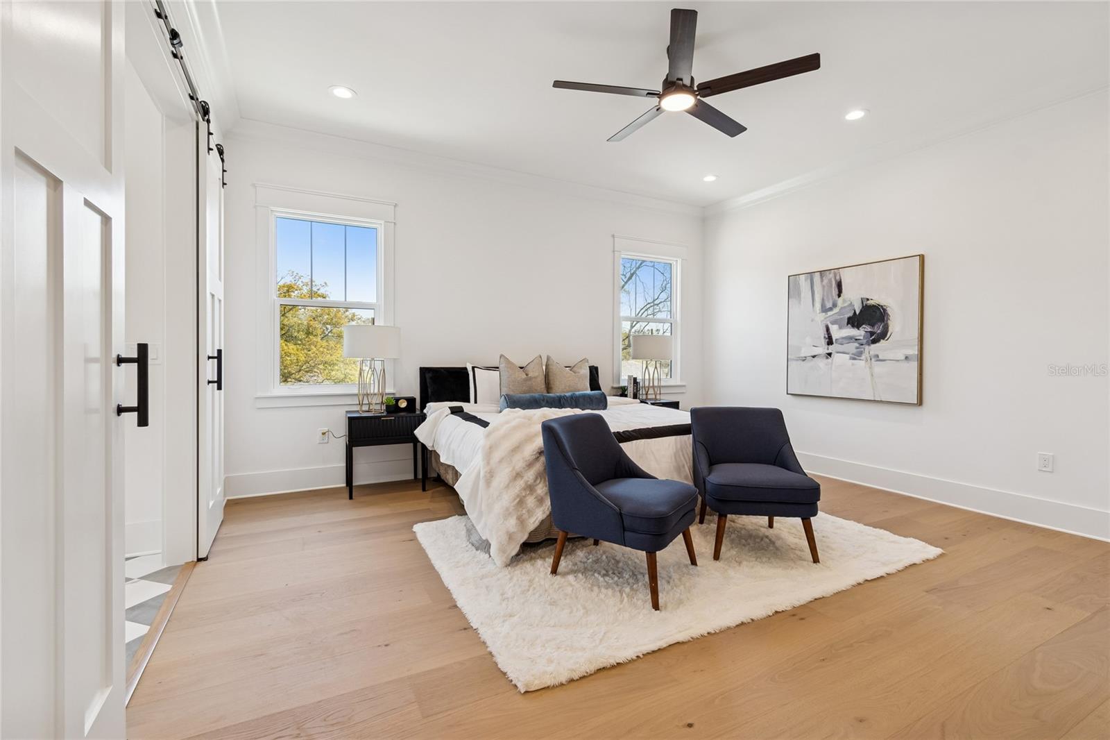 Listing photo id 38 for 1709 Henry Avenue