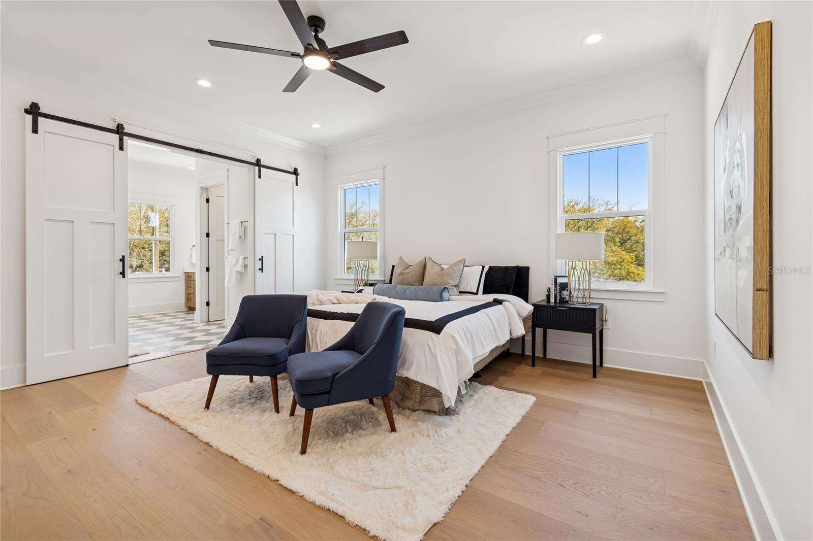 Listing photo id 41 for 1709 Henry Avenue