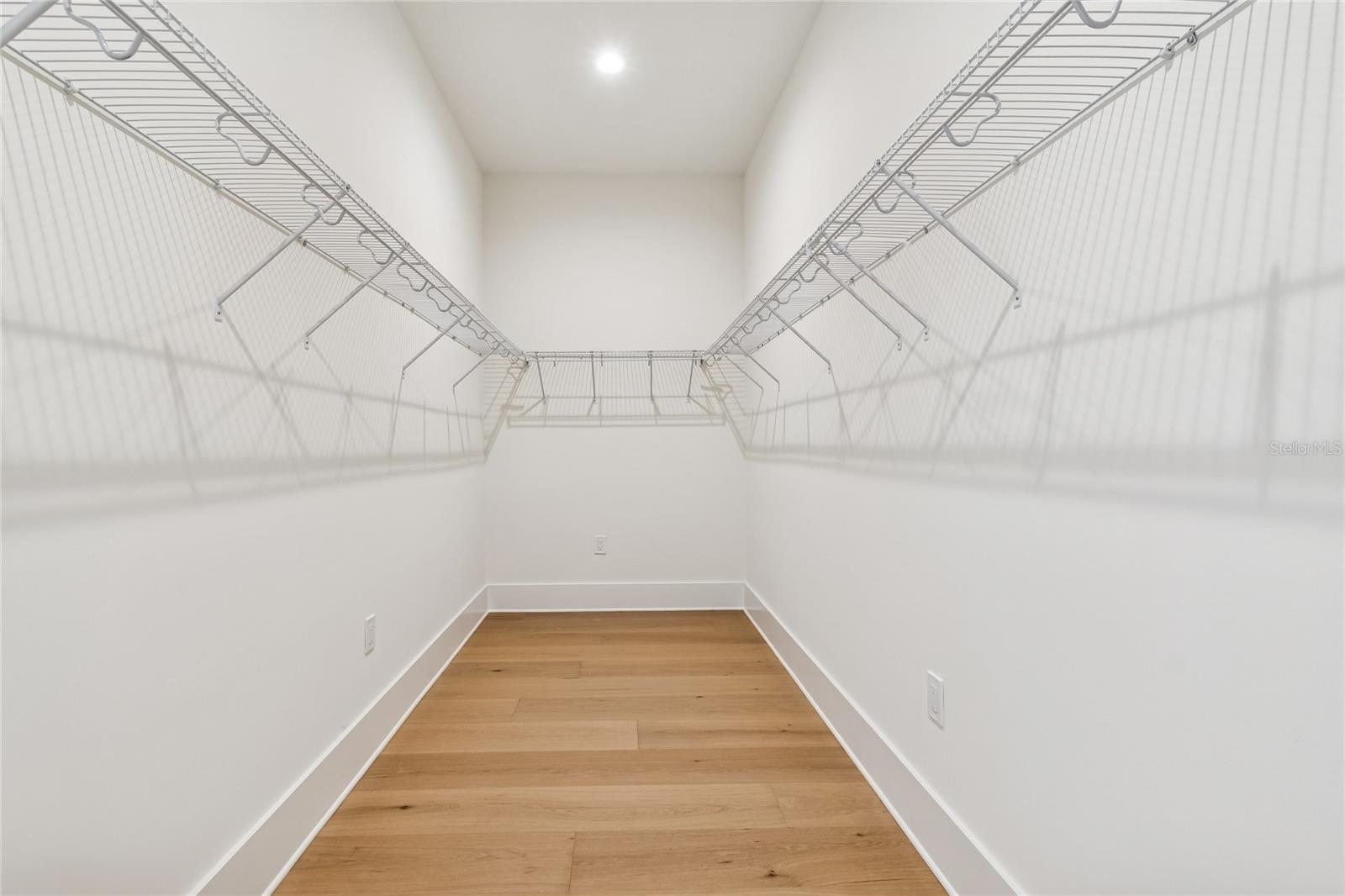 Listing photo id 42 for 1709 Henry Avenue