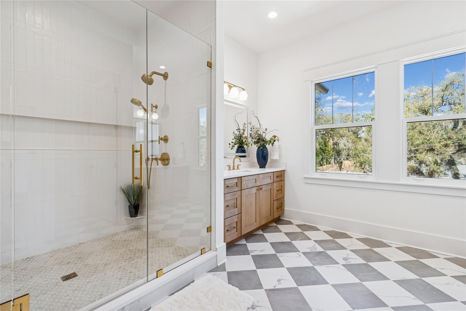 Listing photo id 45 for 1709 Henry Avenue