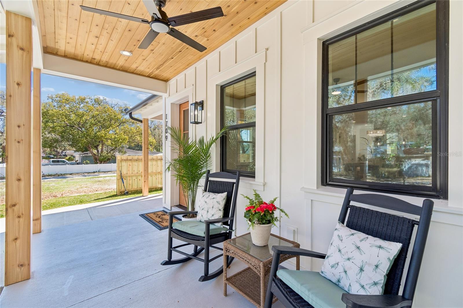 Listing photo id 3 for 1709 Henry Avenue