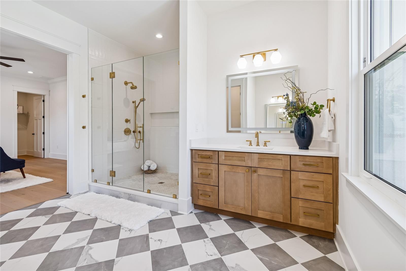 Listing photo id 49 for 1709 Henry Avenue