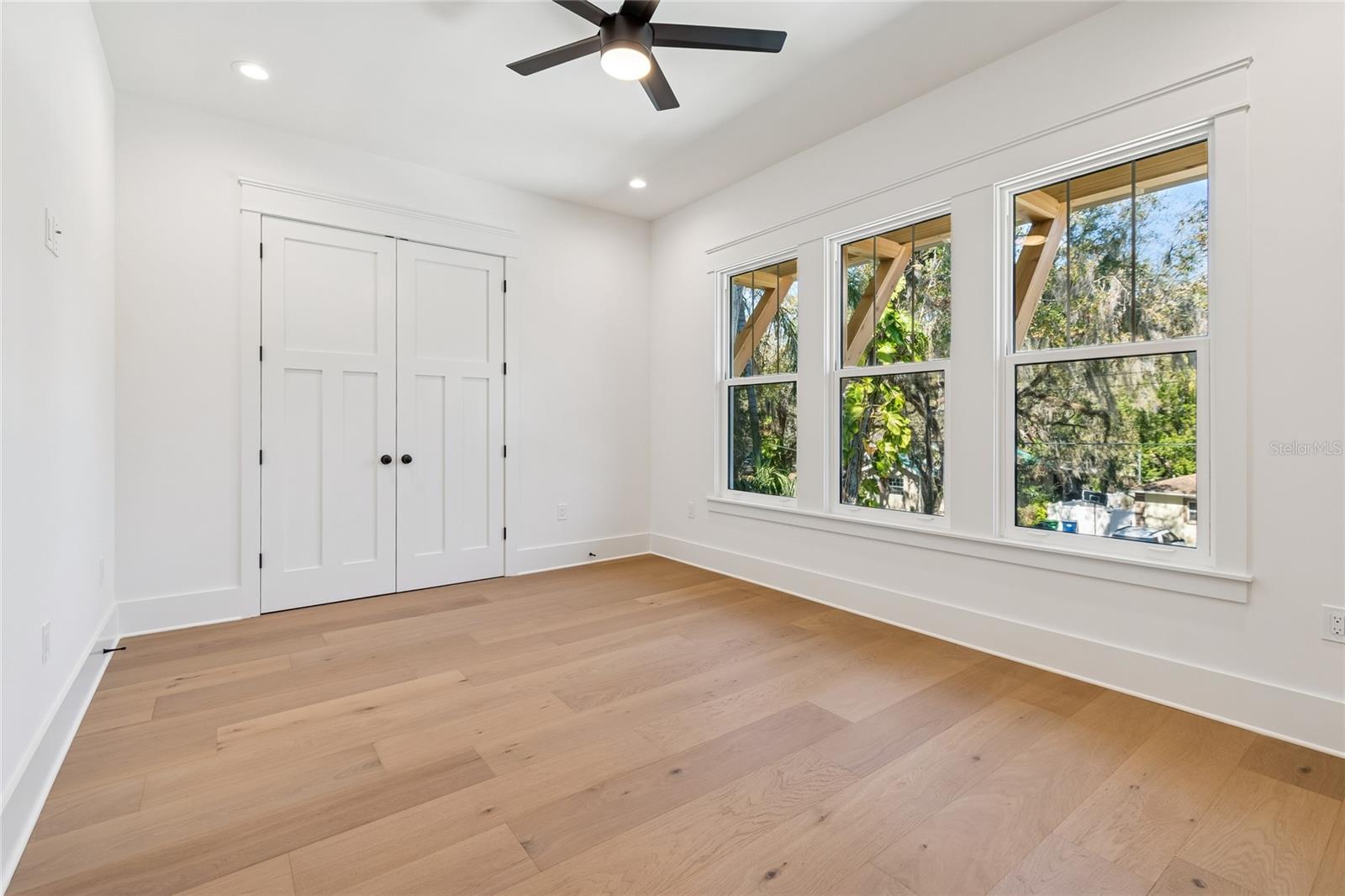 Listing photo id 51 for 1709 Henry Avenue