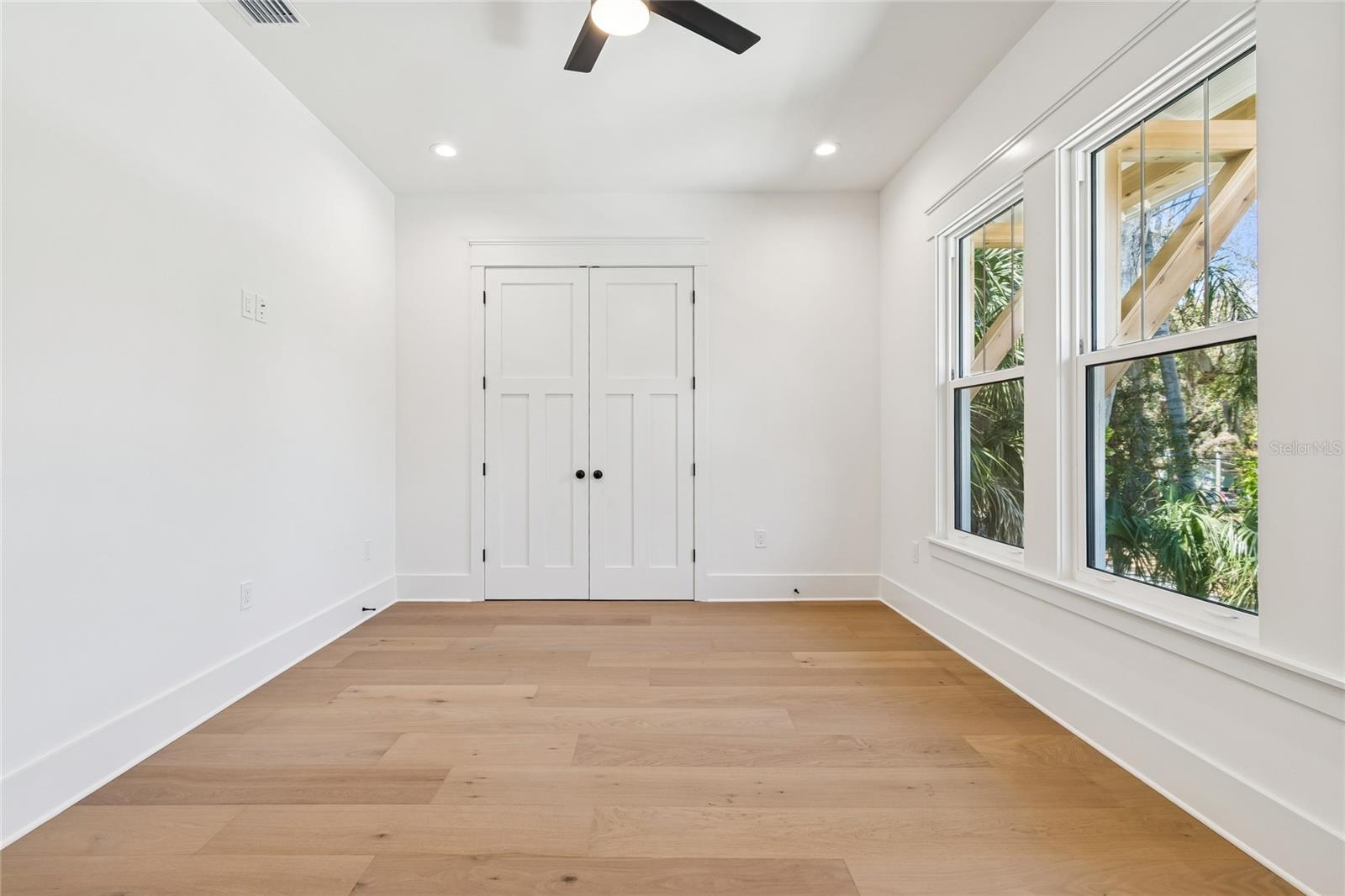 Listing photo id 52 for 1709 Henry Avenue