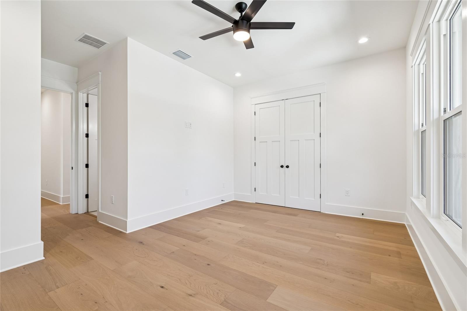 Listing photo id 53 for 1709 Henry Avenue