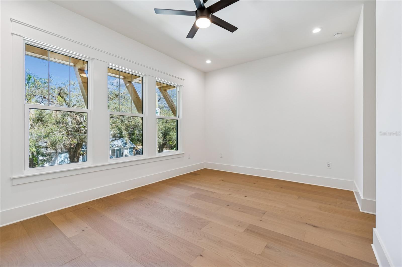 Listing photo id 55 for 1709 Henry Avenue