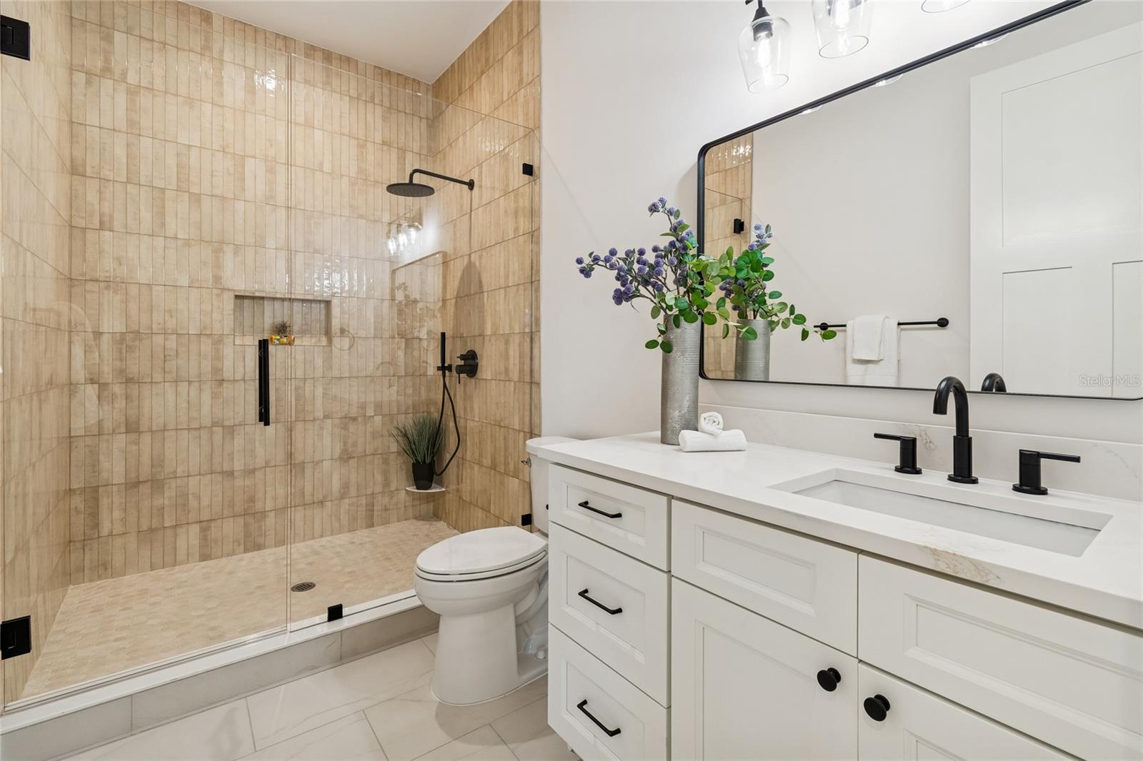 Listing photo id 57 for 1709 Henry Avenue