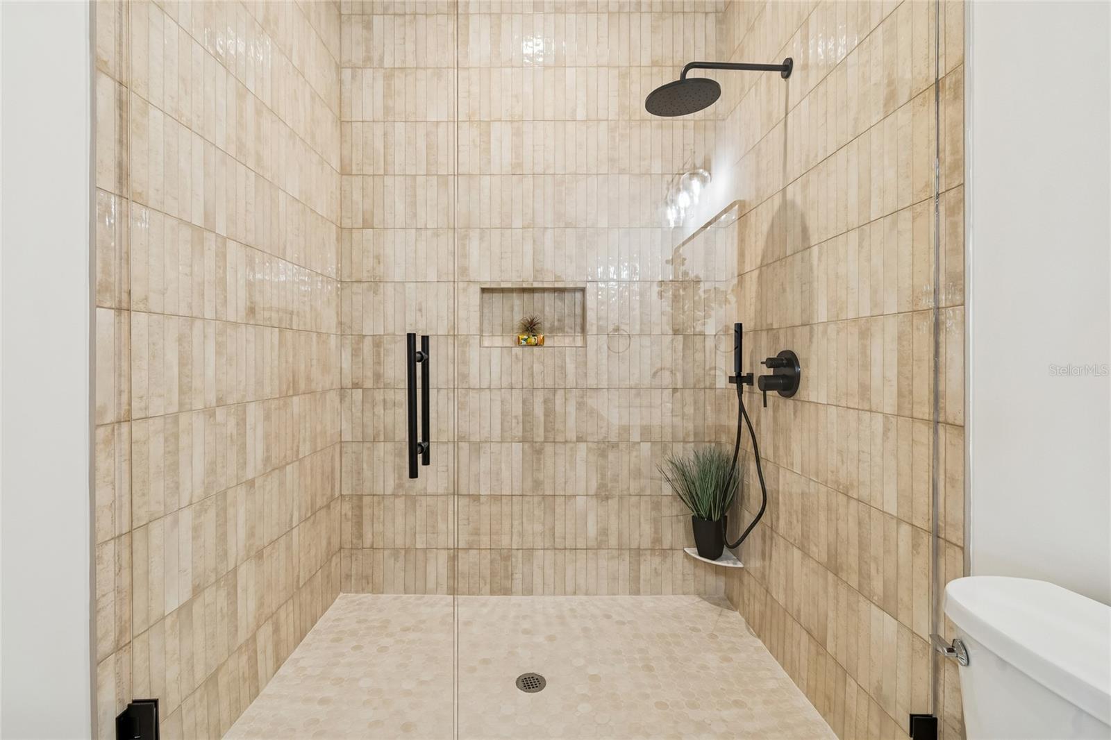 Listing photo id 58 for 1709 Henry Avenue