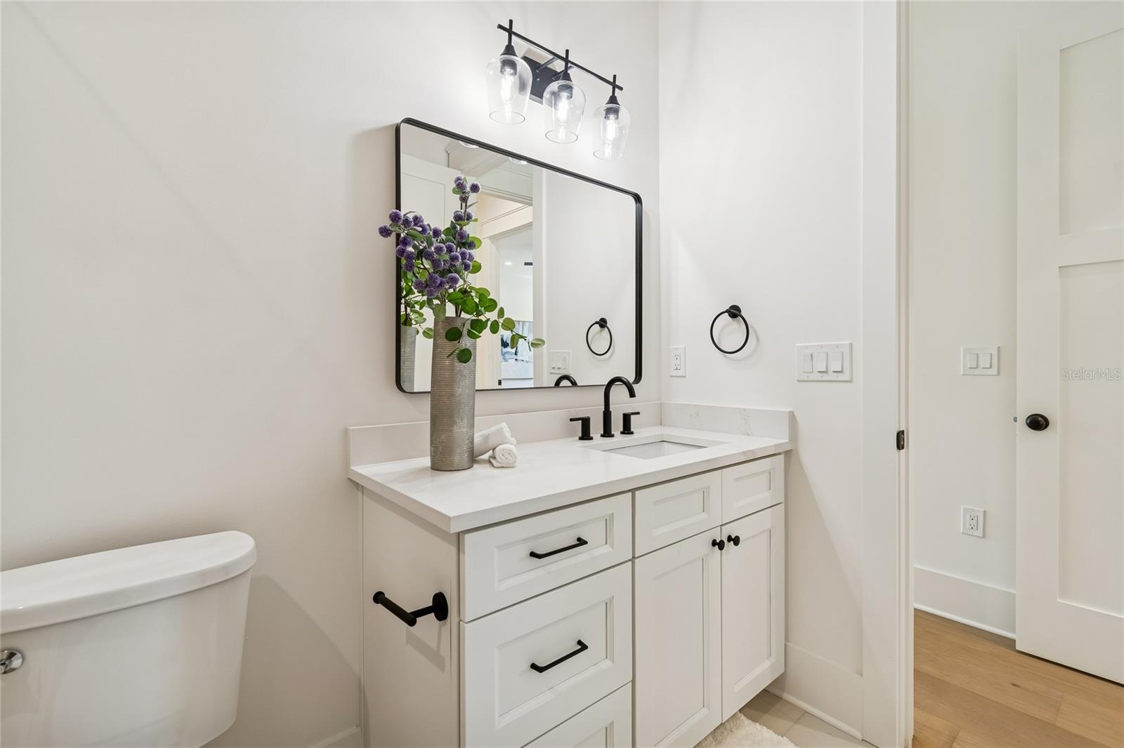 Listing photo id 59 for 1709 Henry Avenue