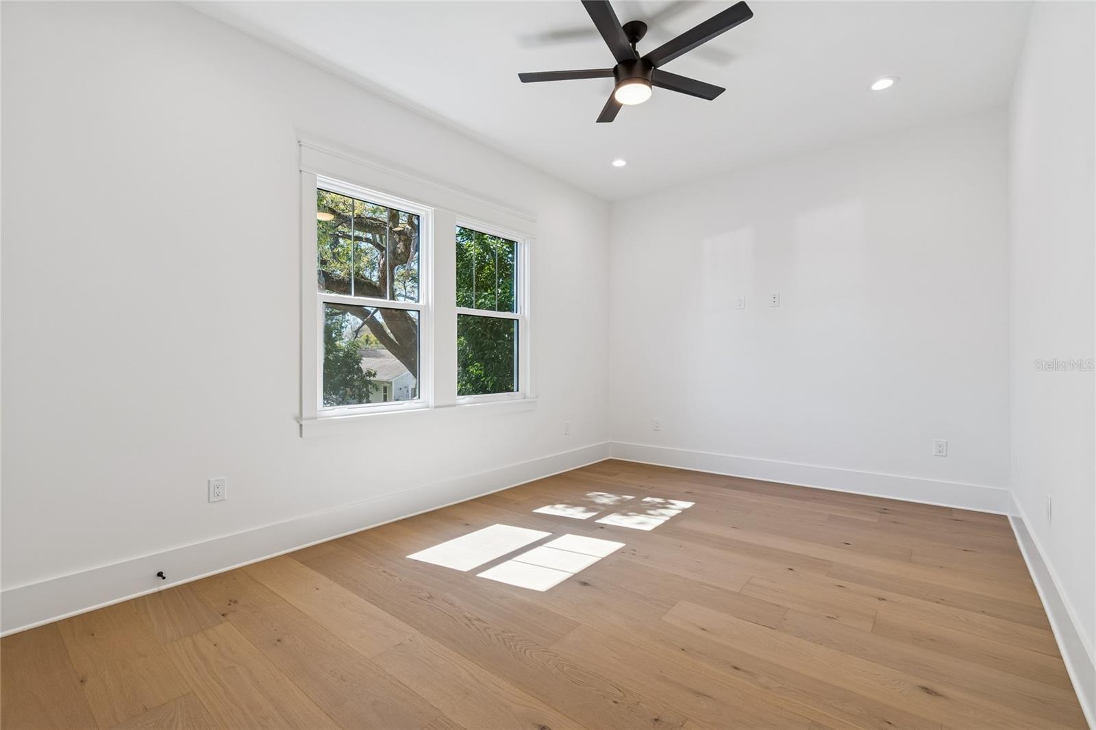 Listing photo id 60 for 1709 Henry Avenue