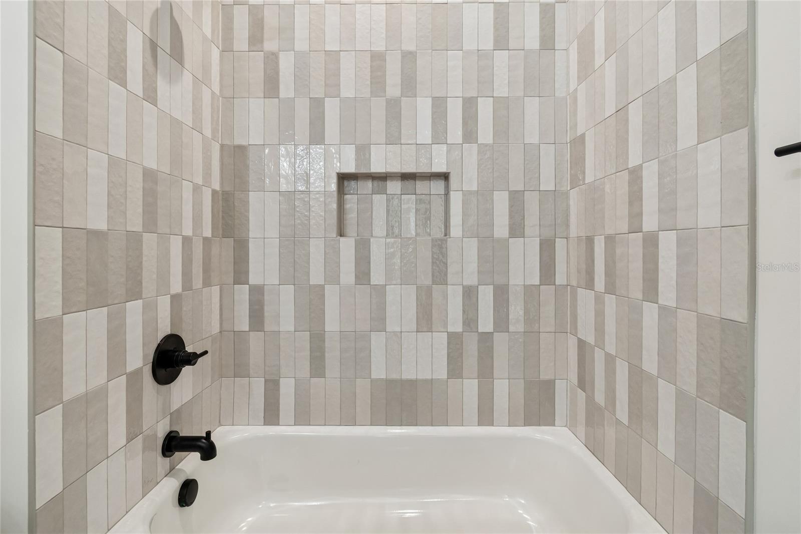 Listing photo id 66 for 1709 Henry Avenue