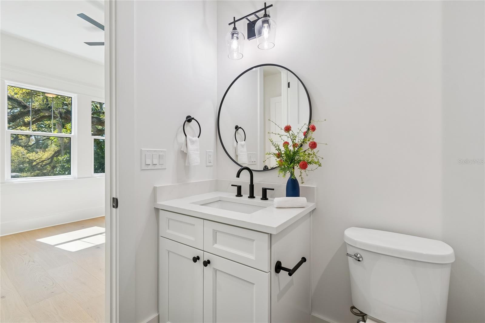 Listing photo id 67 for 1709 Henry Avenue