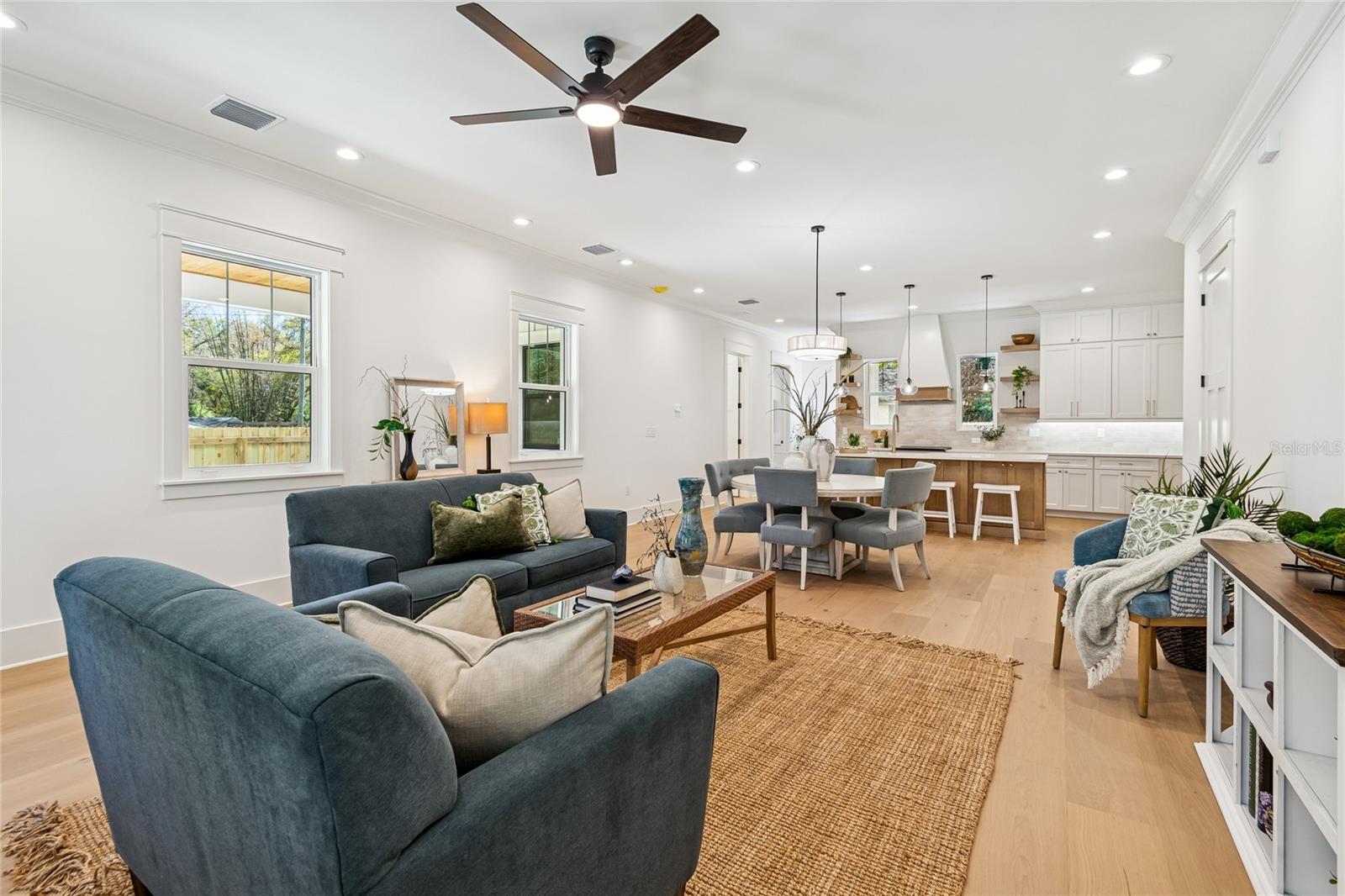 Listing photo id 7 for 1709 Henry Avenue