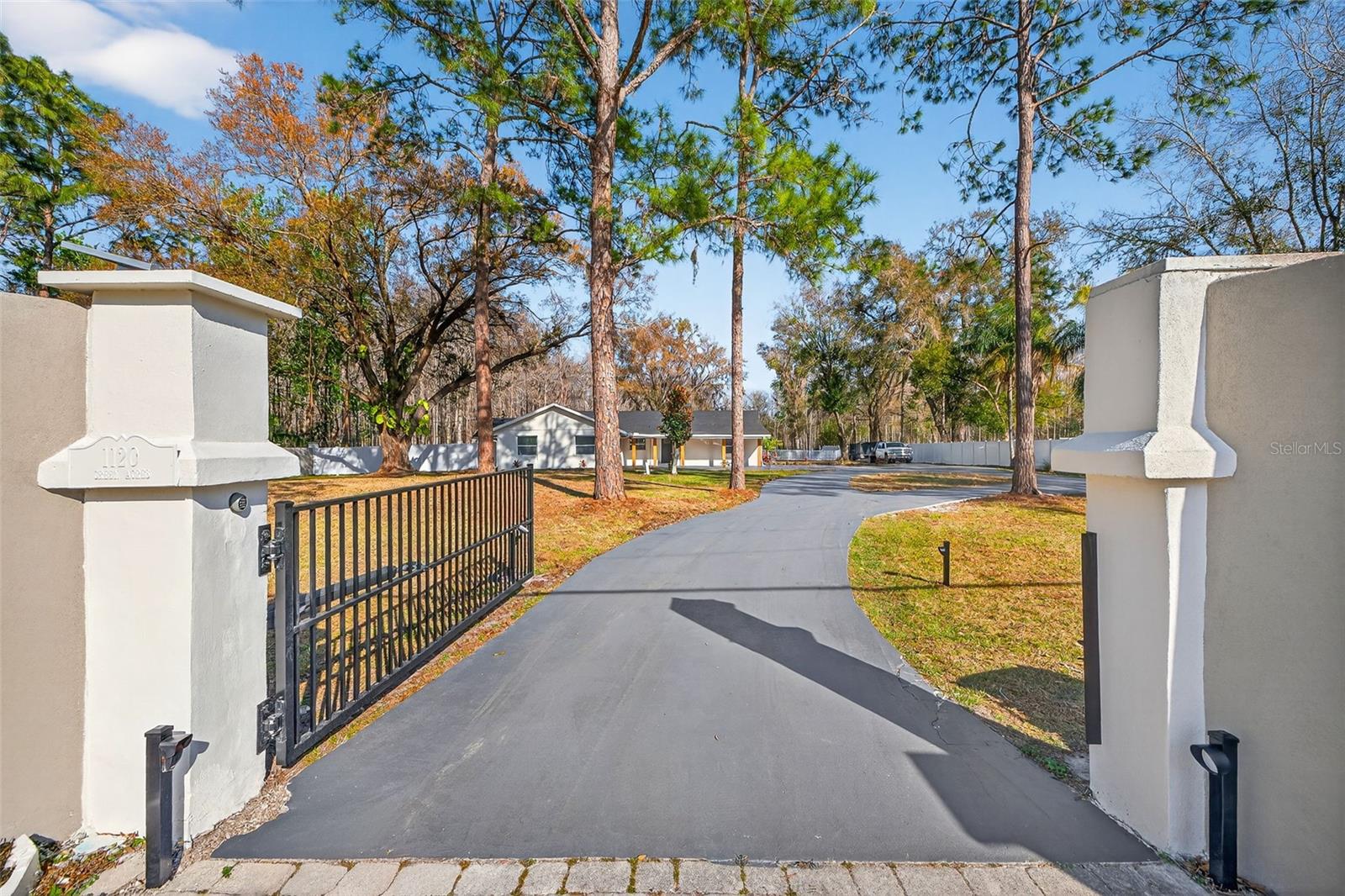 Image 3 of 52 For 1120 Country Lane