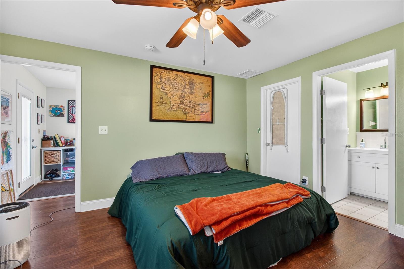 Image 13 of 27 For 10427 124th Terrace