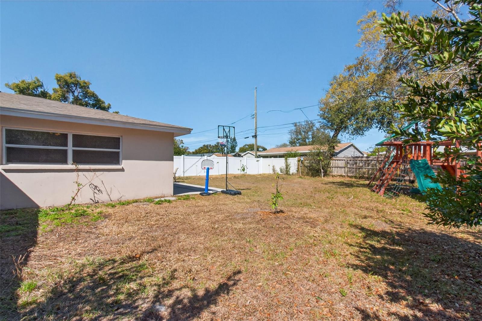 Image 22 of 27 For 10427 124th Terrace