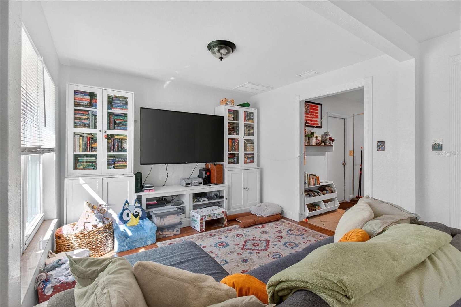 Image 6 of 27 For 10427 124th Terrace