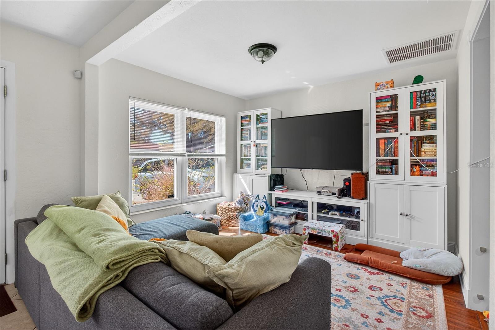 Image 7 of 27 For 10427 124th Terrace