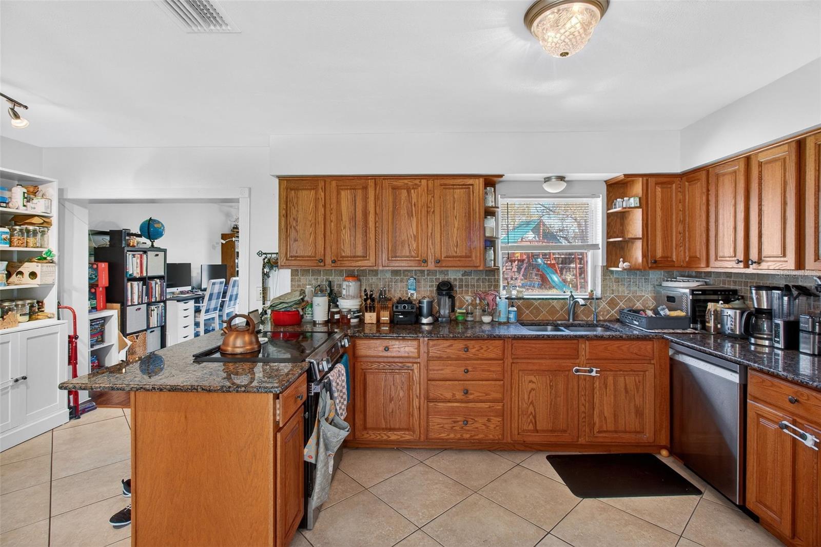 Image 9 of 27 For 10427 124th Terrace