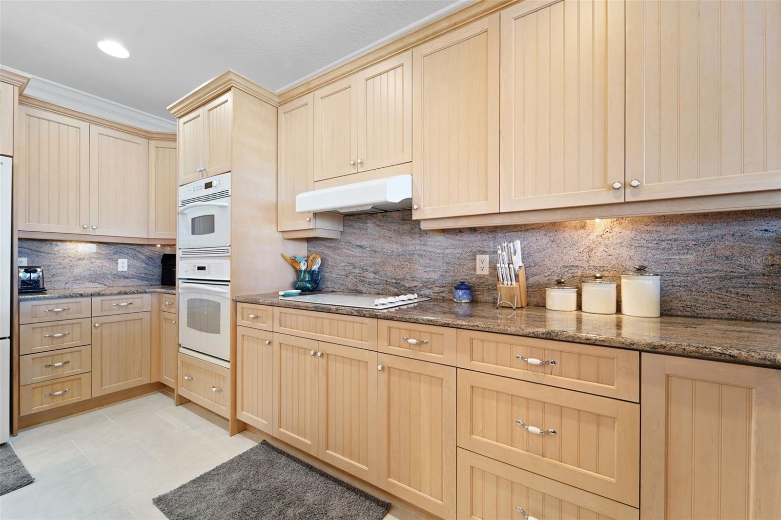 Listing photo id 11 for 17735 Gulf Boulevard 702