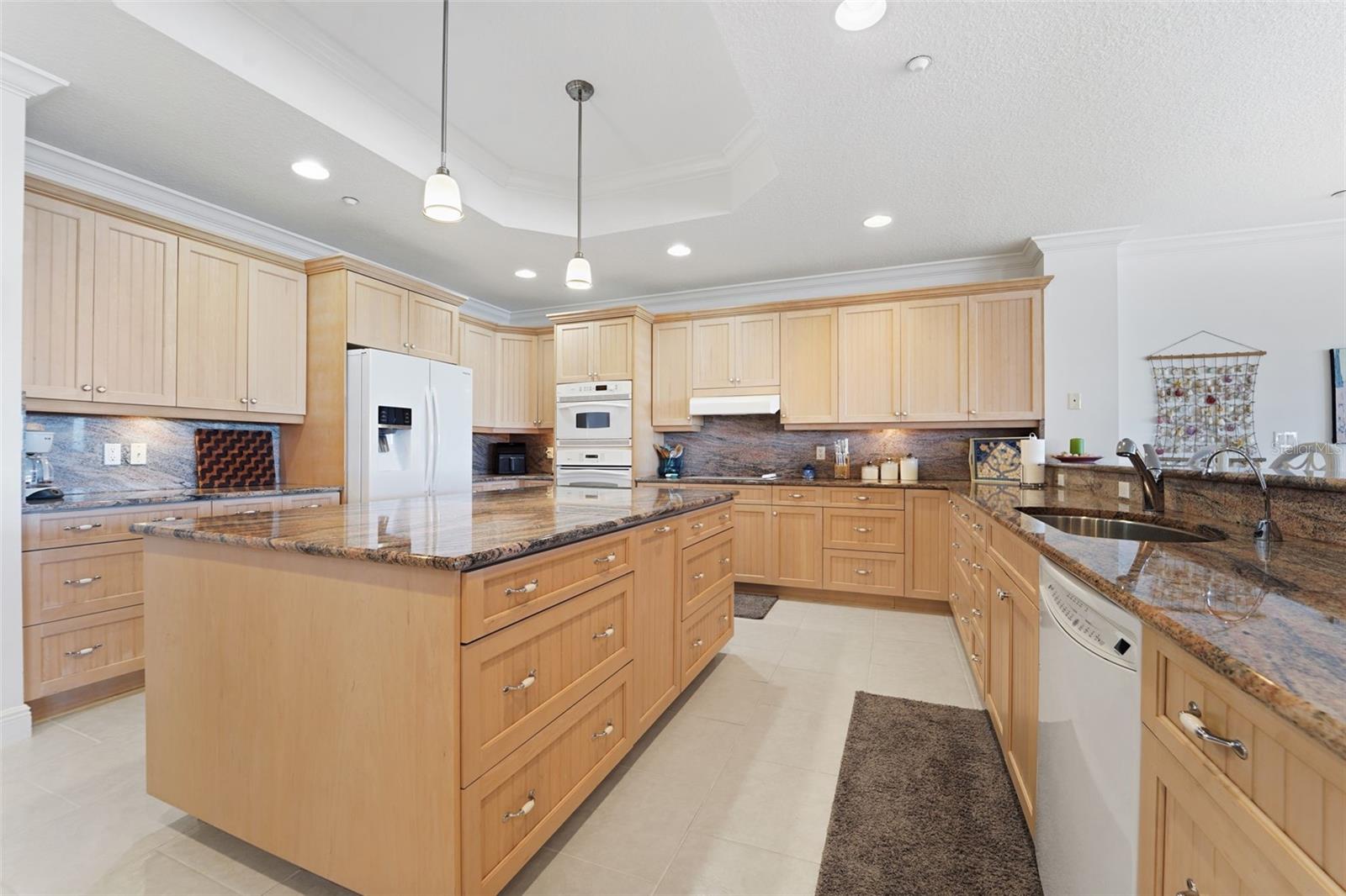 Listing photo id 12 for 17735 Gulf Boulevard 702