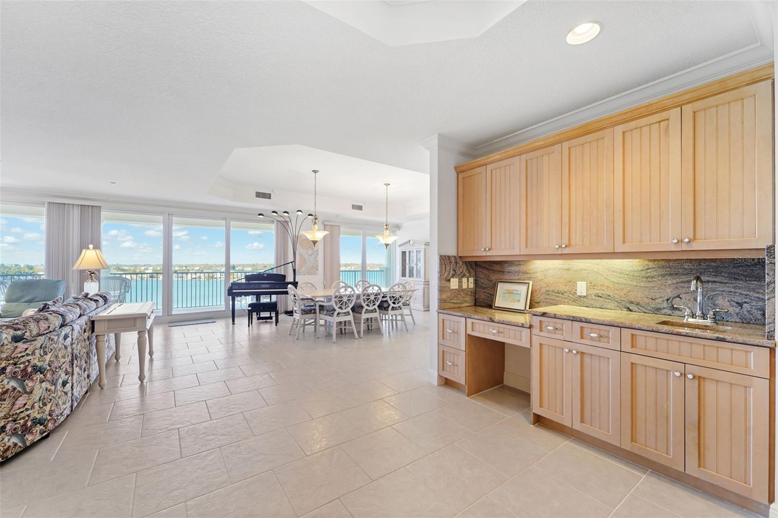 Listing photo id 14 for 17735 Gulf Boulevard 702