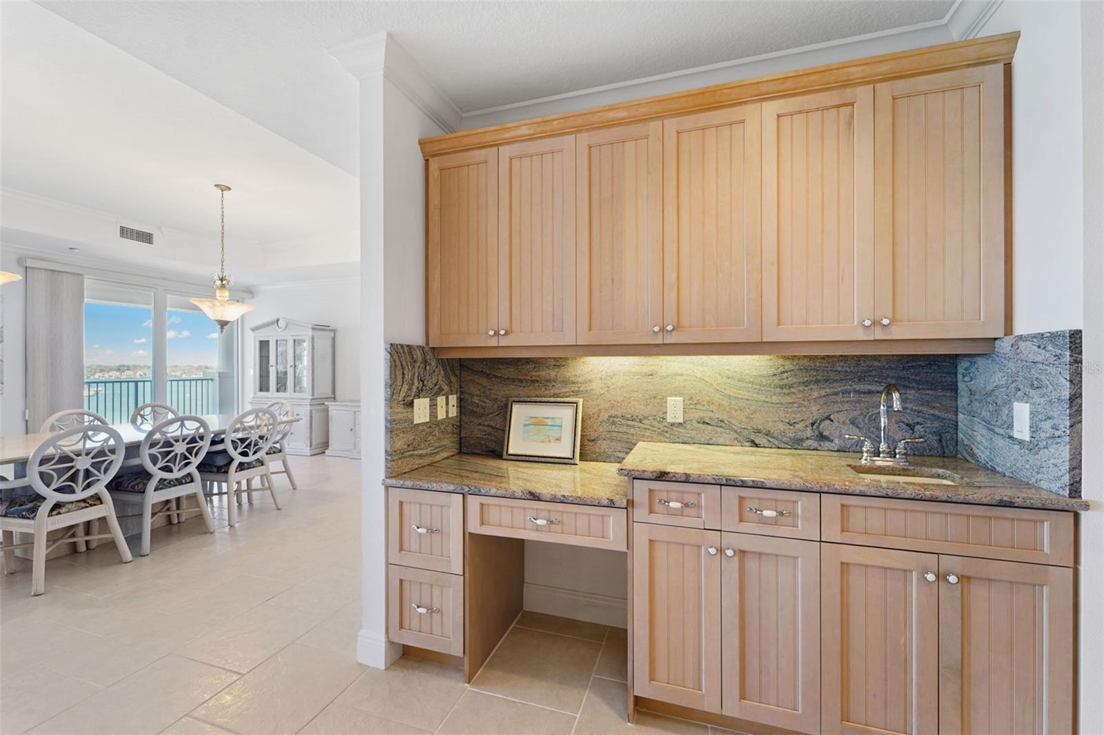 Listing photo id 15 for 17735 Gulf Boulevard 702