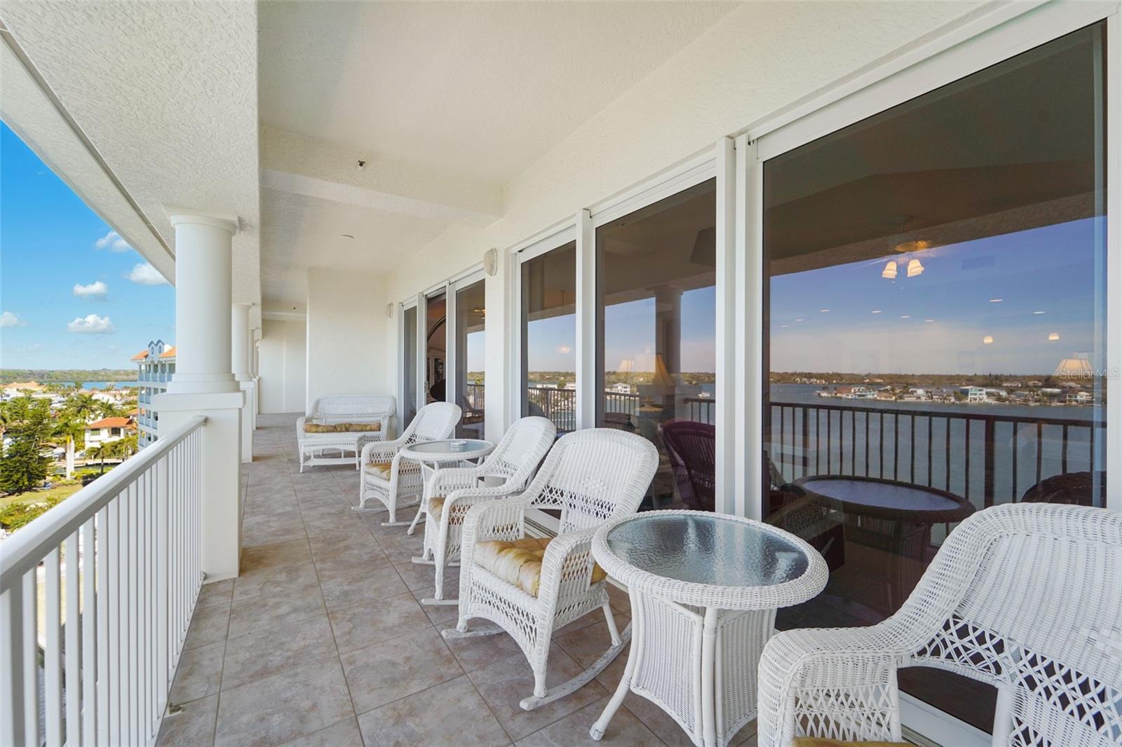 Listing photo id 33 for 17735 Gulf Boulevard 702