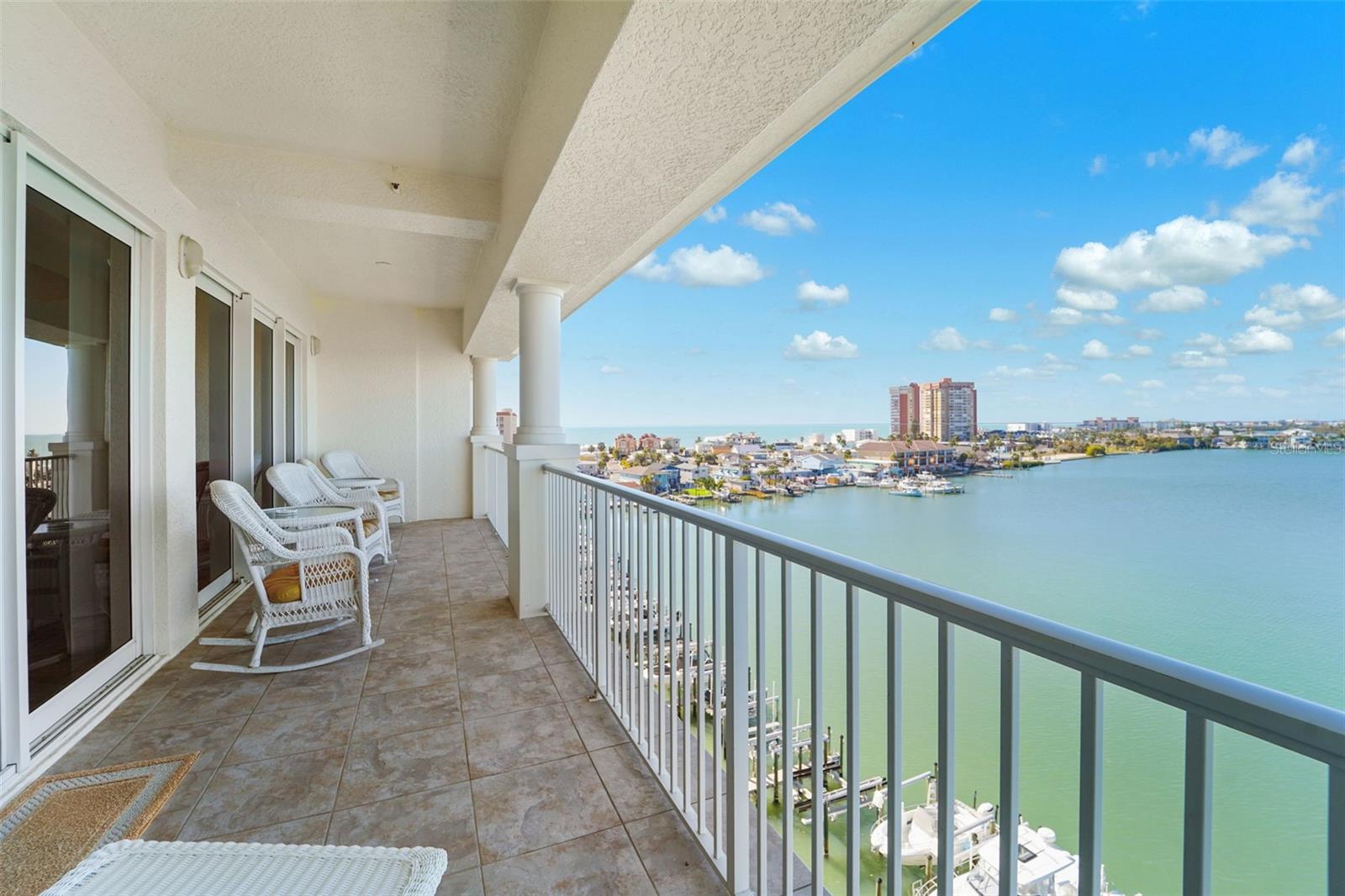 Listing photo id 35 for 17735 Gulf Boulevard 702