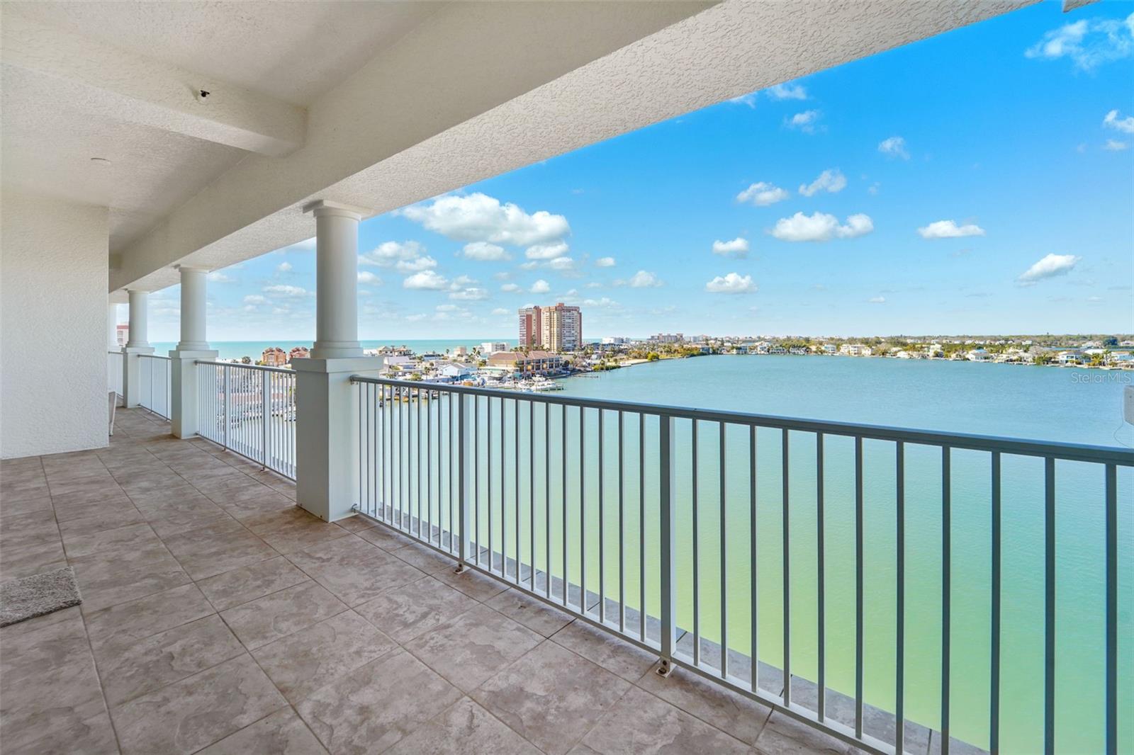 Listing photo id 36 for 17735 Gulf Boulevard 702