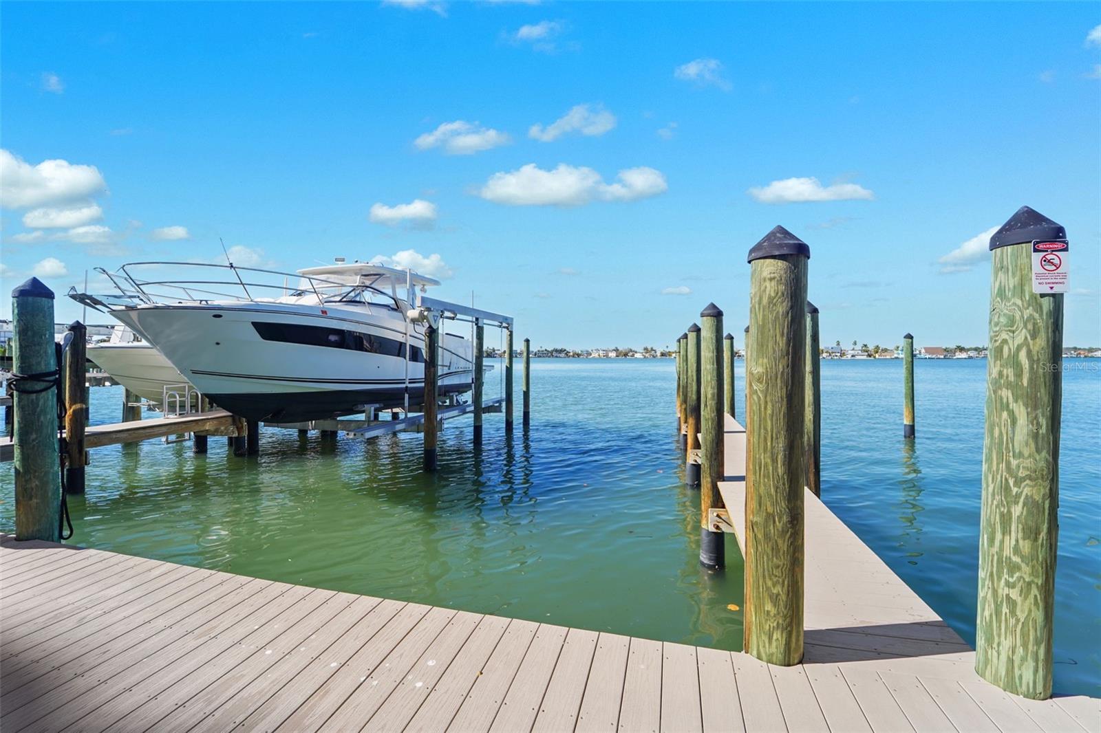 Listing photo id 37 for 17735 Gulf Boulevard 702